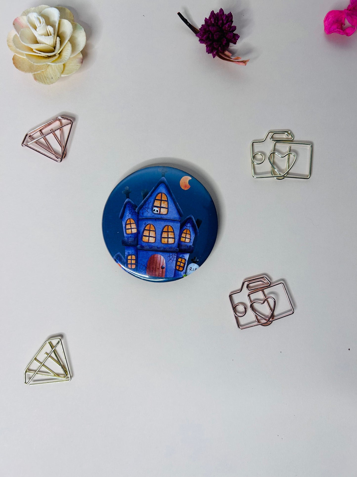 Button bage + fridge magnets