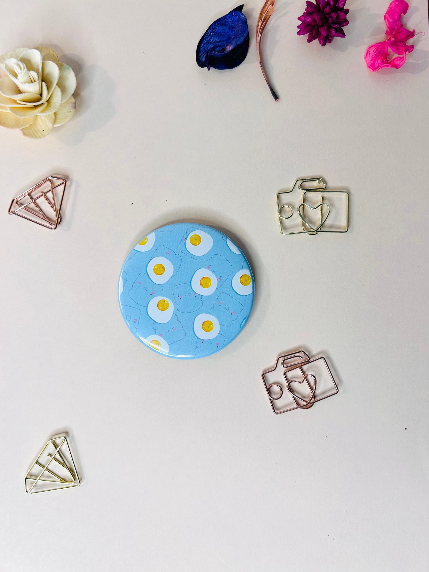Button bage + fridge magnets