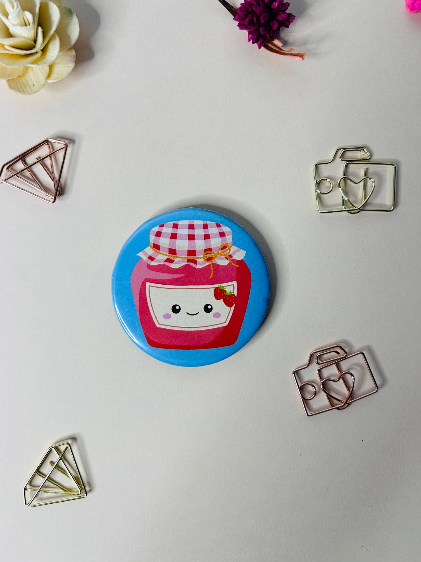 Button bage + fridge magnets