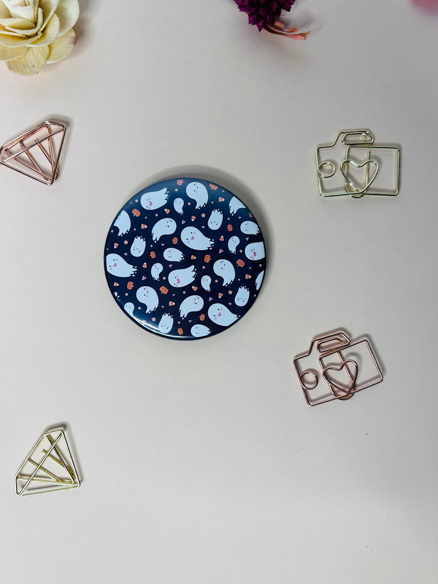 Button bage + fridge magnets