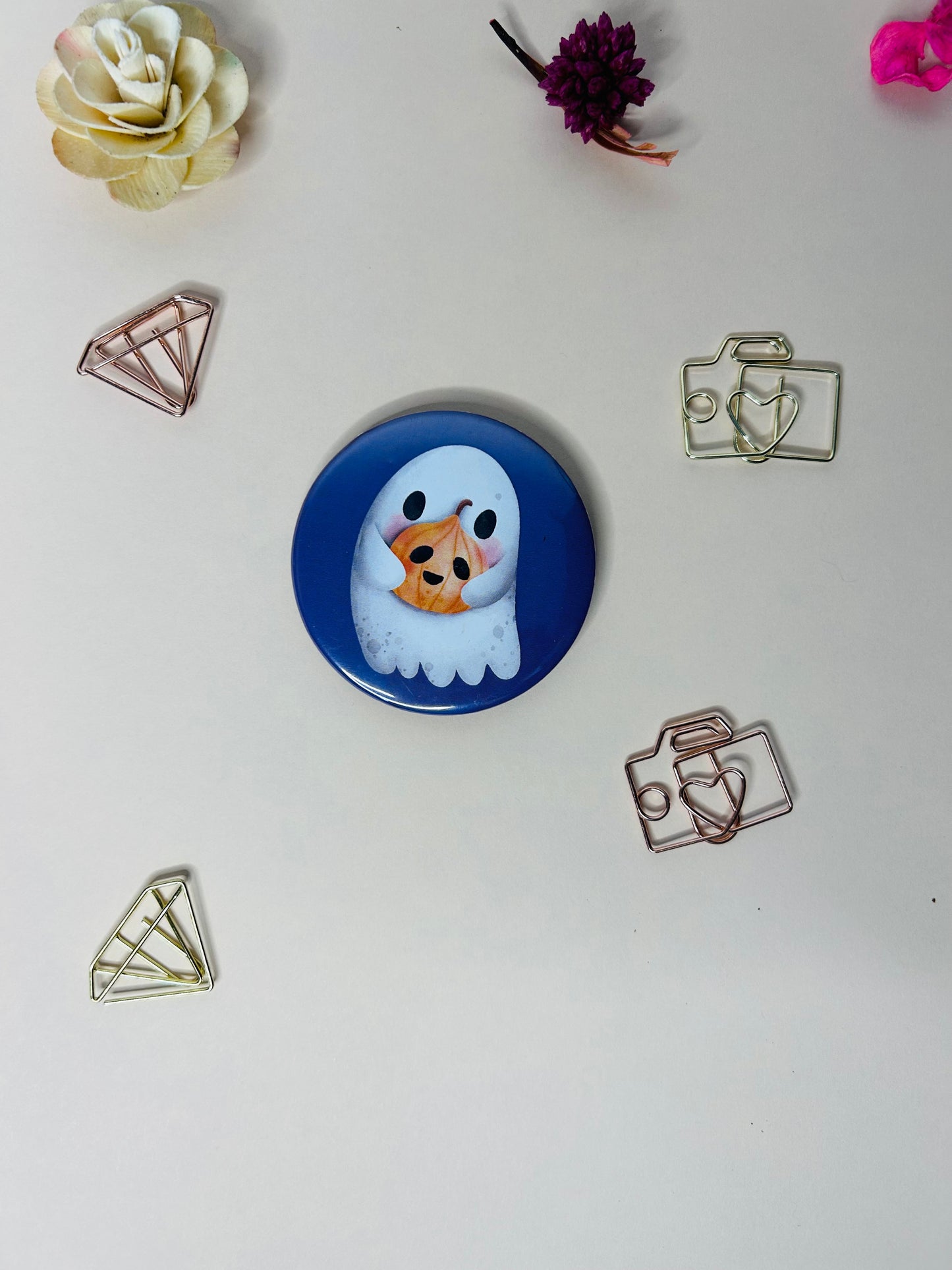 Button bage + fridge magnets